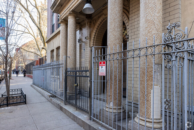 Building Photo - Grace Devine Condominium