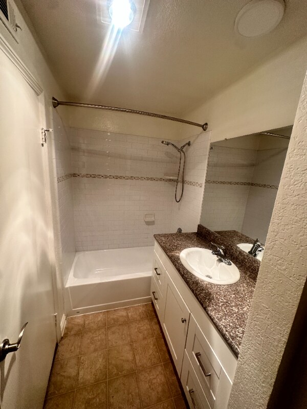 Foto del edificio - 15009 Moorpark St