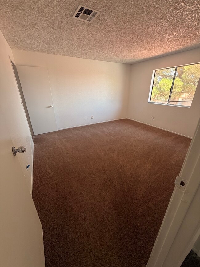 Building Photo - 1728 W Avenue J15