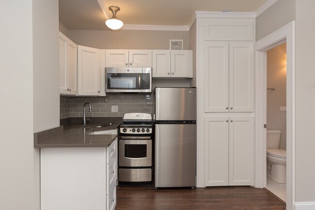 Foto del edificio - 817 W Lakeside Pl