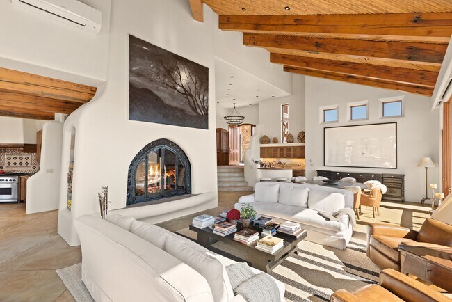 Foto del edificio - 685 Oak Ridge Rd