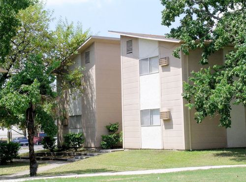 Primary Photo - 1010 N Frio St