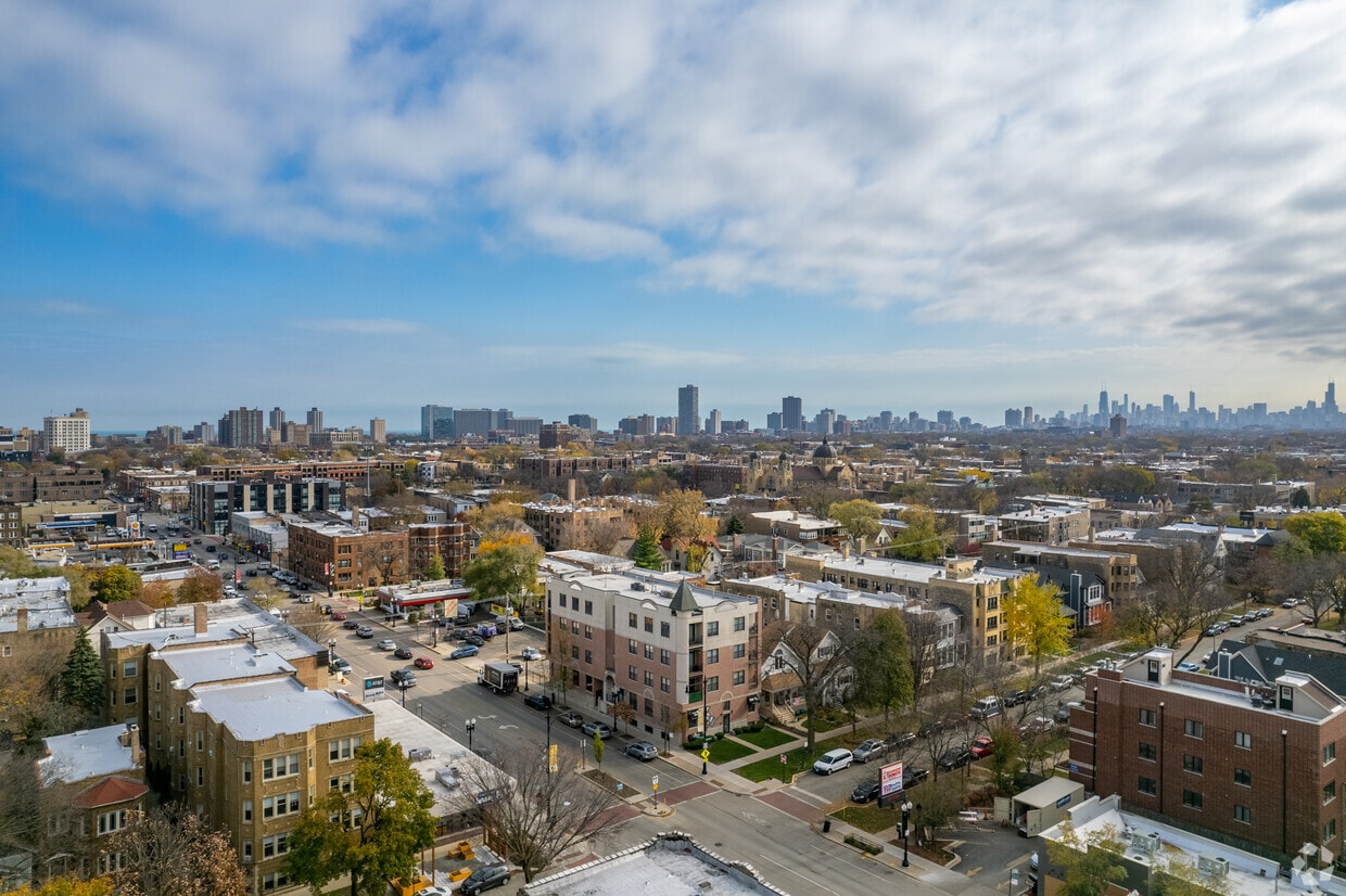 Aerial Photo - 1733-1735 W Lawrence Ave