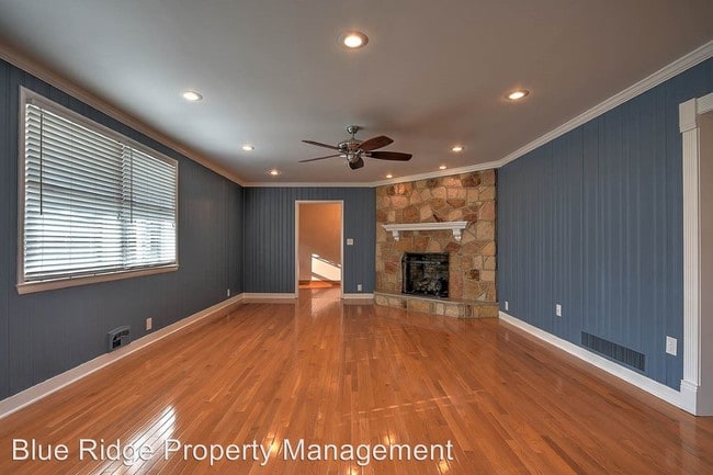 Building Photo - 5 br, 4 bath House - 4608 Orebank Road