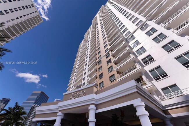 Foto del edificio - 801 Brickell Key Blvd
