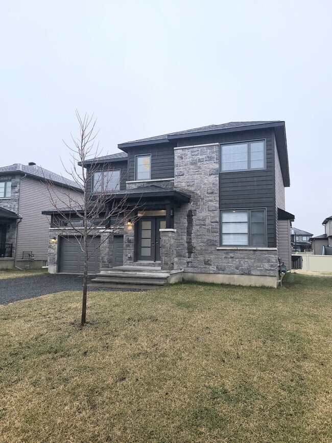 Building Photo - 528 Lucent St