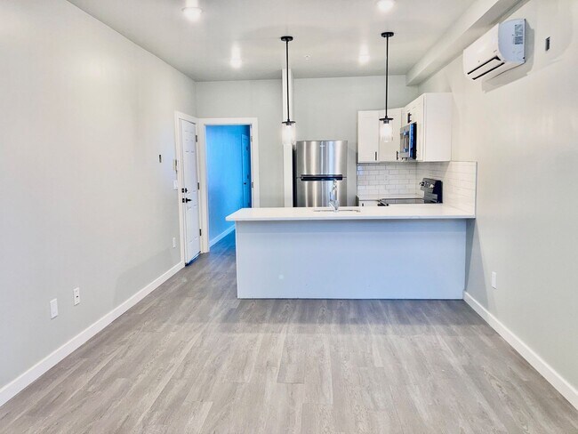 Foto del edificio - 5813 Cedar Ave