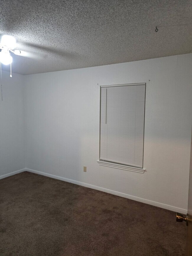 Building Photo - 1803 Stardust St