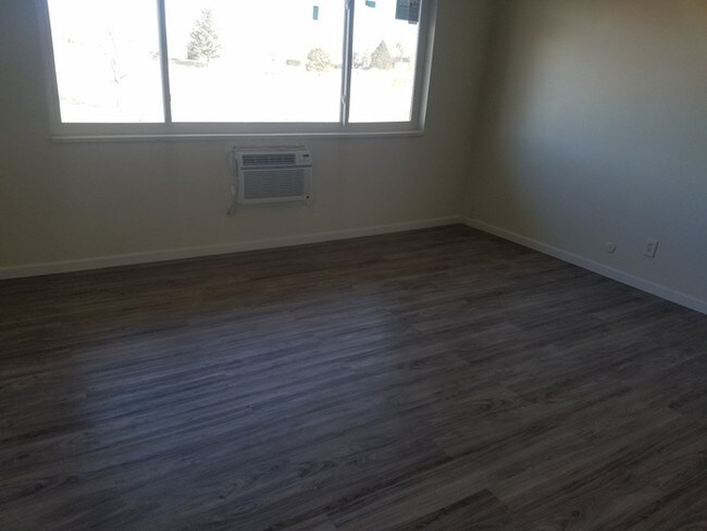 Building Photo - BEAUTIFUL REMODEL CLOSE TO EVERYTHING!!