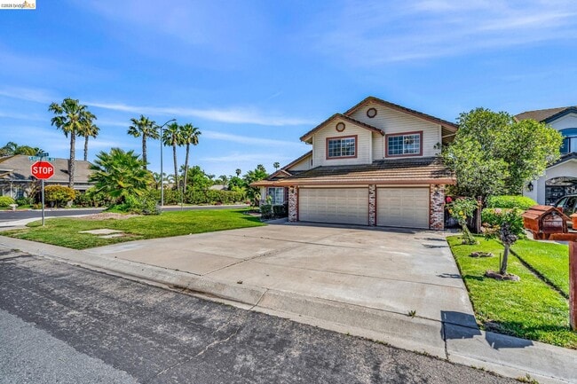 Building Photo - 5650 Edgeview Dr