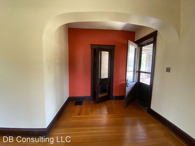 Building Photo - 2430 Fairview Ave