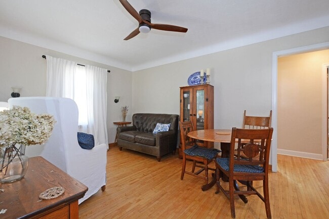 Building Photo - Cozy 2-Bed 2-Bath Home in St. Paul - Available Now!