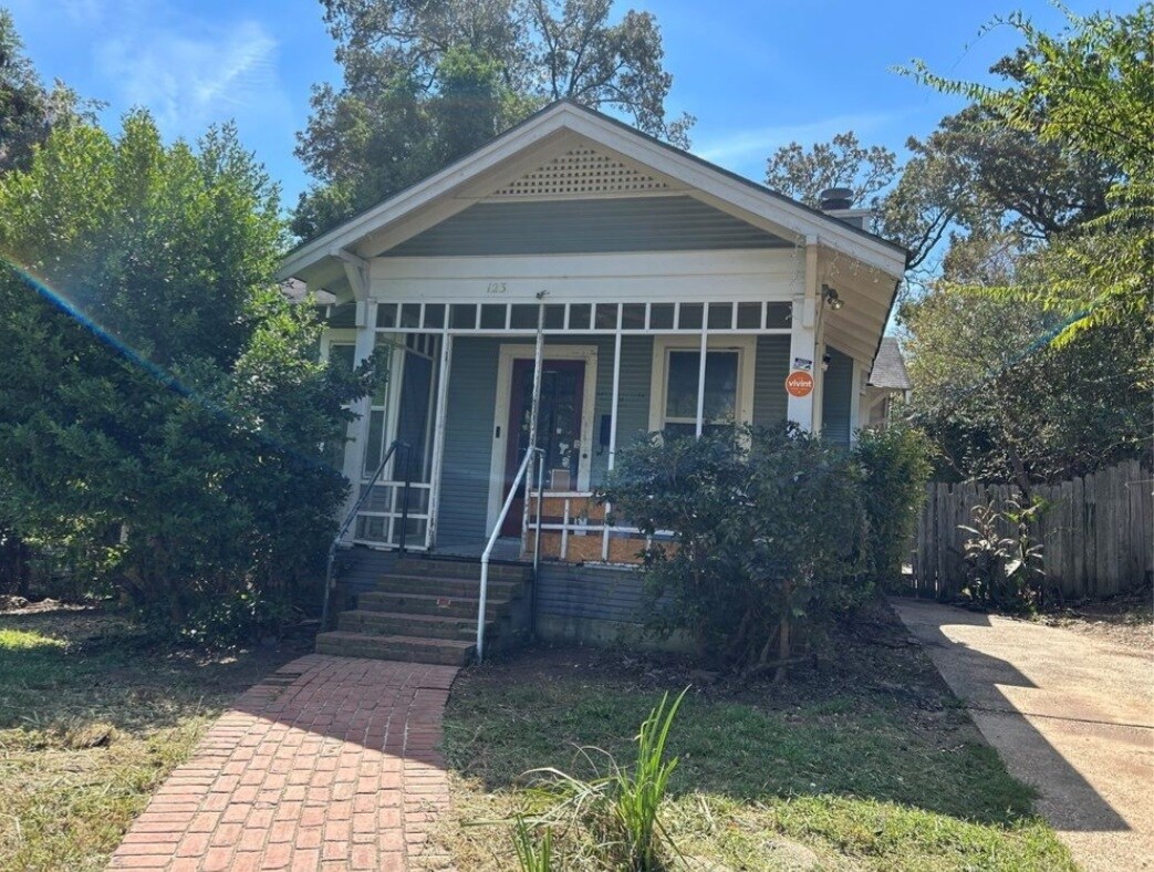 Building Photo - 123 Dalzell St