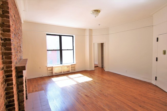 Building Photo - 14 W 90th St