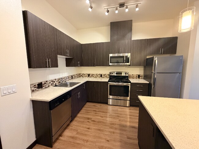 Building Photo - 580 8th Ave NE