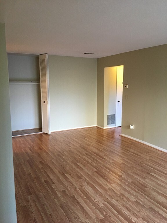 Foto del edificio - 46 Shrewsbury Green Dr