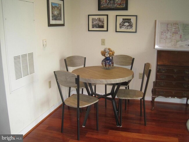 Foto del edificio - 555 Massachusetts Ave NW