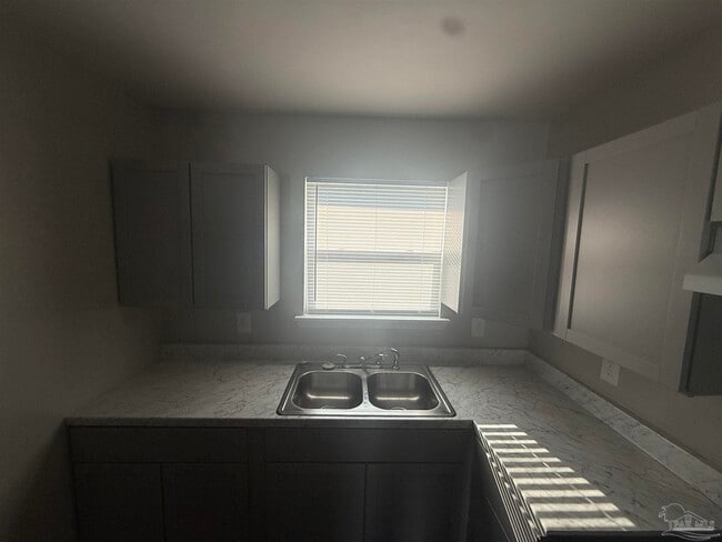 Foto del edificio - 1420 Langley Ave