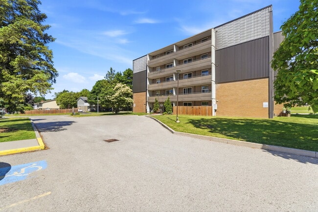 Building Photo - Lakeview Towers Apartments