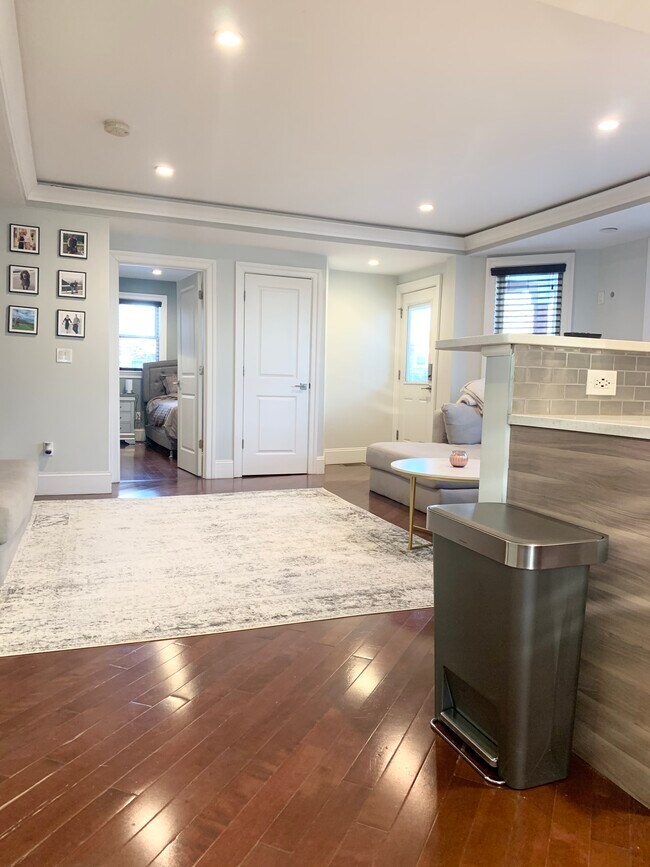 Building Photo - 198 Whitwell St