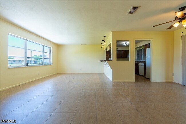 Foto del edificio - 235 SE 45th St