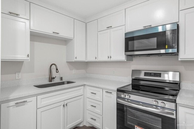 Building Photo - 12 E St