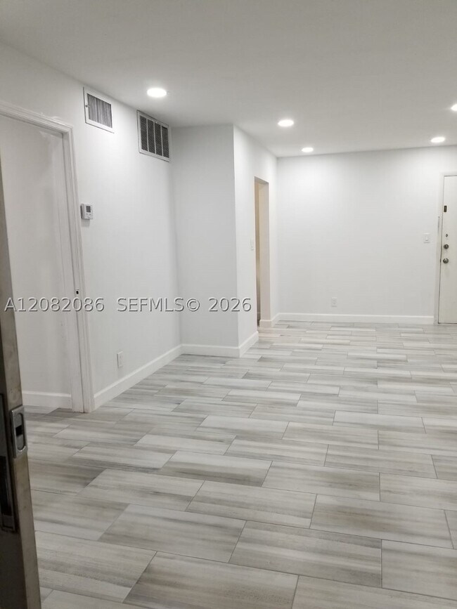 Foto del edificio - 2990 NE 16th Ave