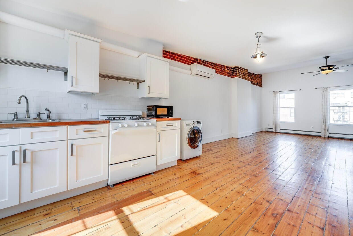 Primary Photo - 223 8th St