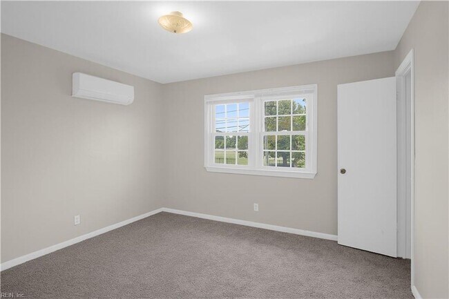 Building Photo - 2-Bedroom Duplex