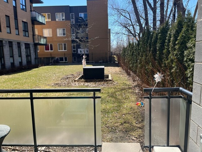 Backyard - 6970 Av Victoria