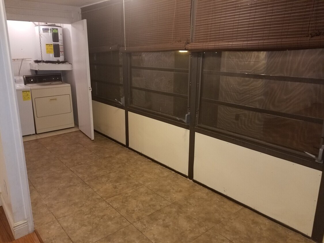 Building Photo - 6031 Scotchwood Glen