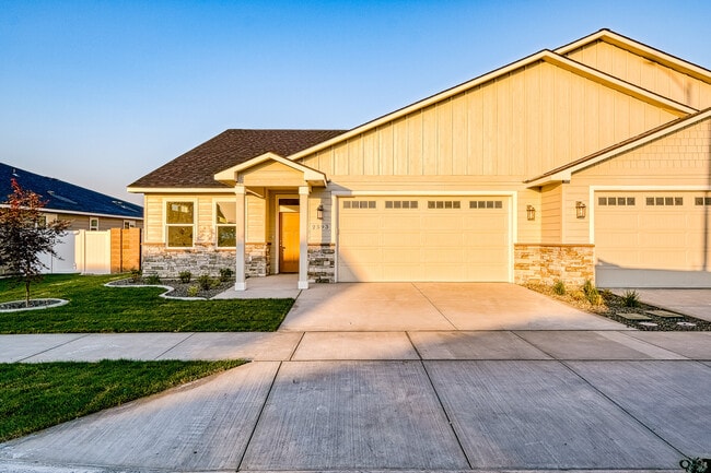 Building Photo - 2593 Sunray Ave