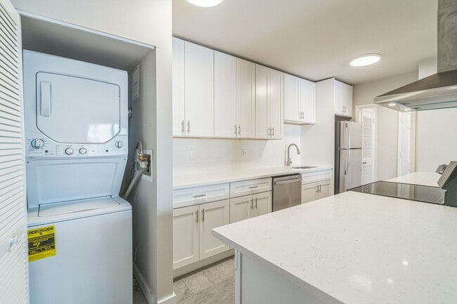 Interior Photo - 412 North Jackson Street
