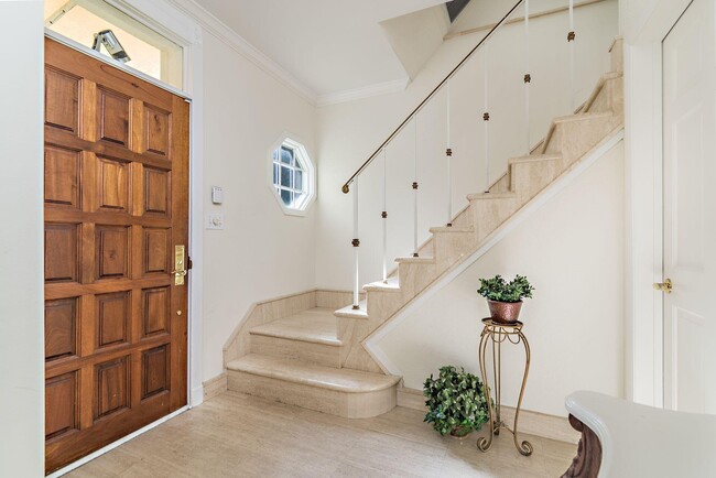 Building Photo - 155 Peruvian Ave