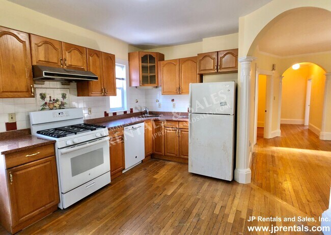 Building Photo - 68 Brookside Ave