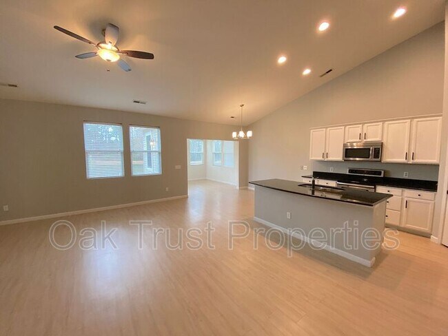 Foto del edificio - 513 Flycatcher Dr