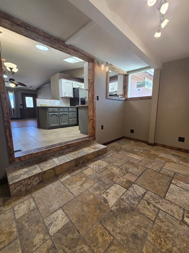 Building Photo - 697 Bluerock Rd