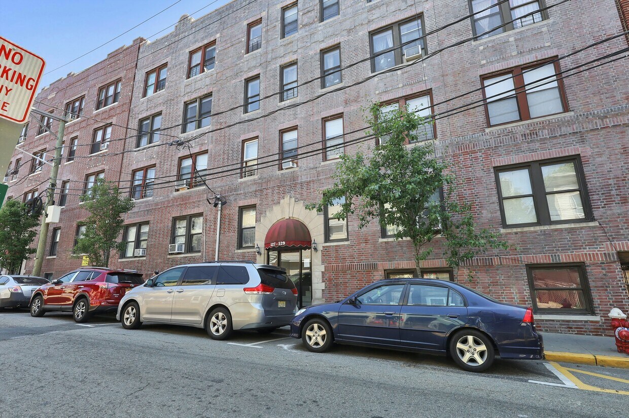 527 34th St Unit D, Union City, NJ 07087 Condo for Rent in Union City