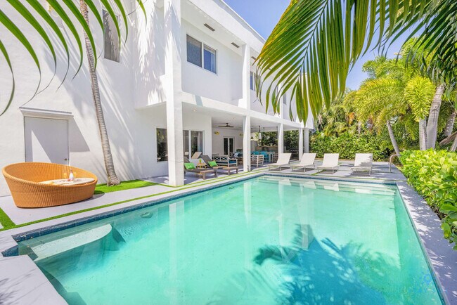 Foto del edificio - 2300 NE 48th Ct