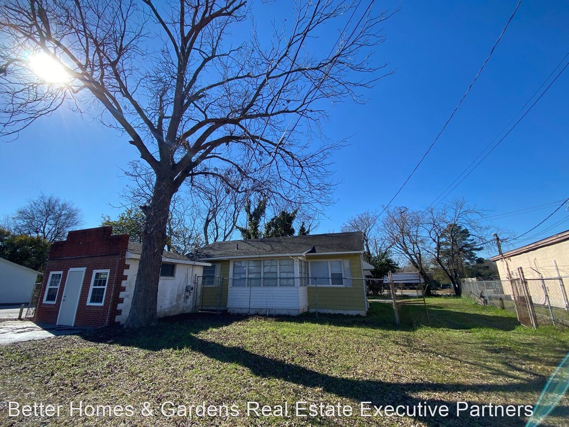 Primary Photo - 3 br, 1.5 bath House - 2902 Old Louisville Rd