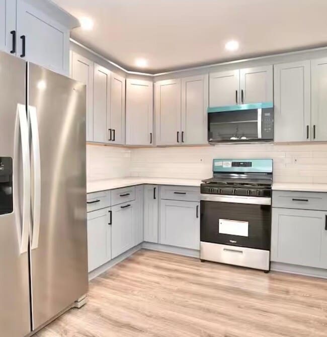 Building Photo - 128 W 45th St