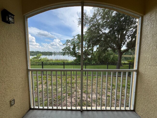 Foto del edificio - Fully Furnished 2-Bed, 2-Bath Condo with W...
