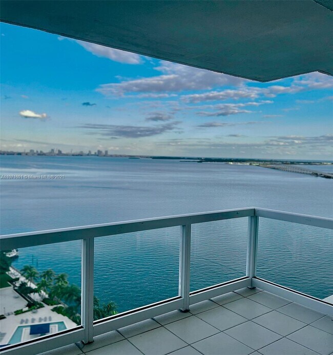 Foto del edificio - 2451 Brickell Ave