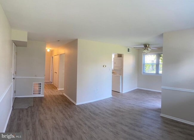 Building Photo - 31 Florence Tollgate Pl