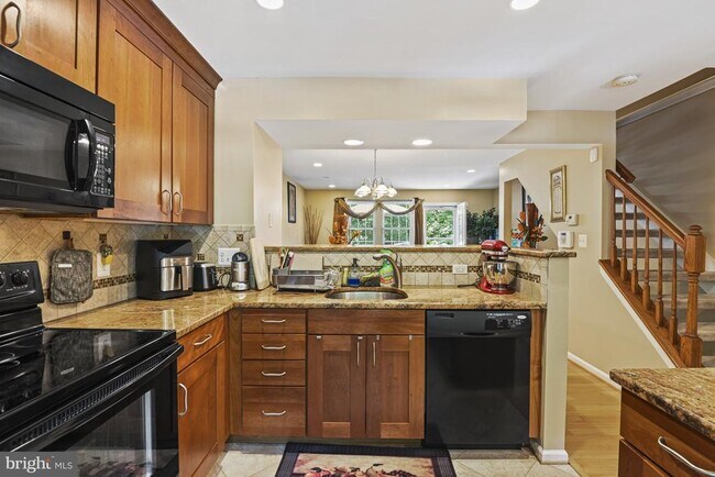 Building Photo - 6586 Skylemar Trail