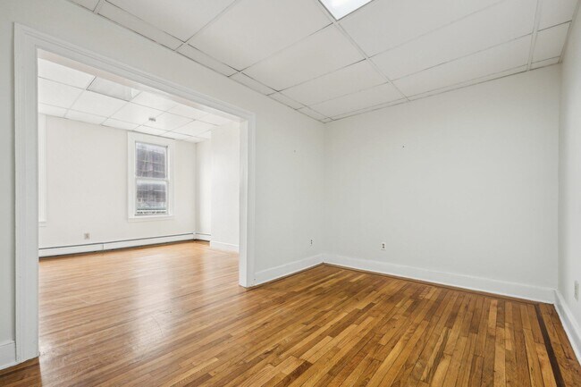 Foto del edificio - 570 Newark Ave