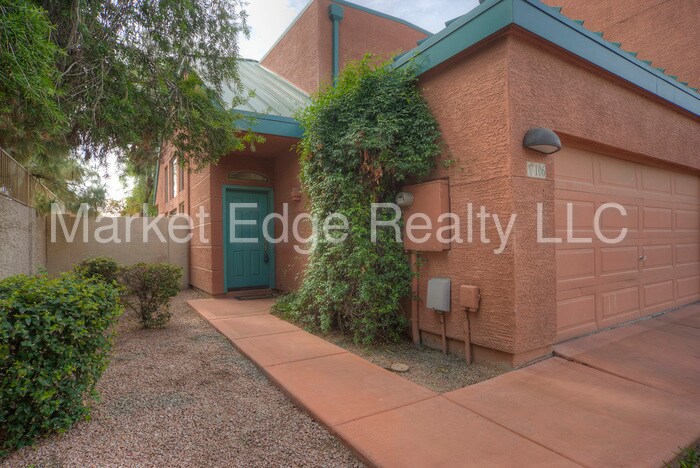 Foto principal - 2027 E University Dr