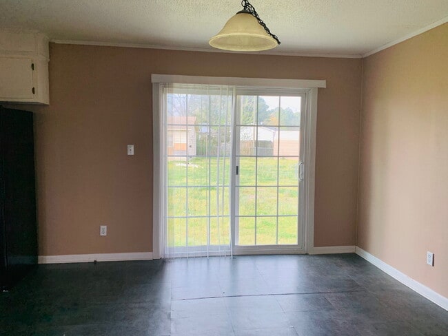 Building Photo - CUTE 3 BR, 1 BA BRICK HOME IN CONVENIENT MT OLIVE LOCATION