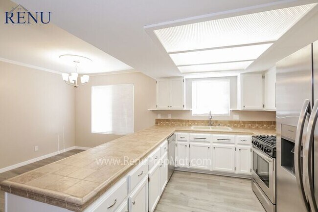 Foto del edificio - Available Now!