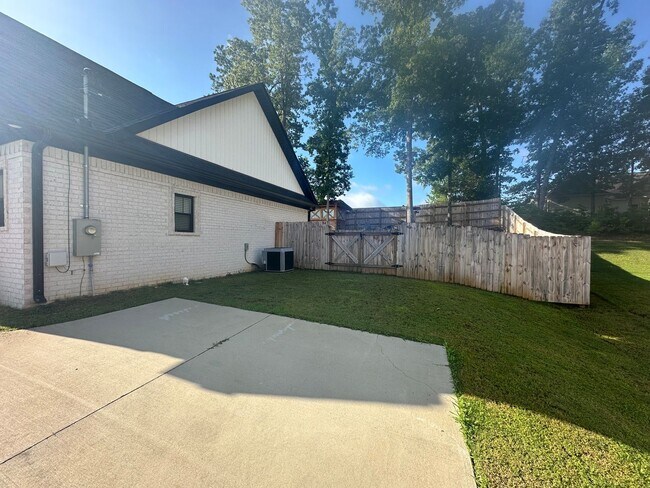 Foto del edificio - Stunning 4BR/2BA Home in Legacy Hill Estates